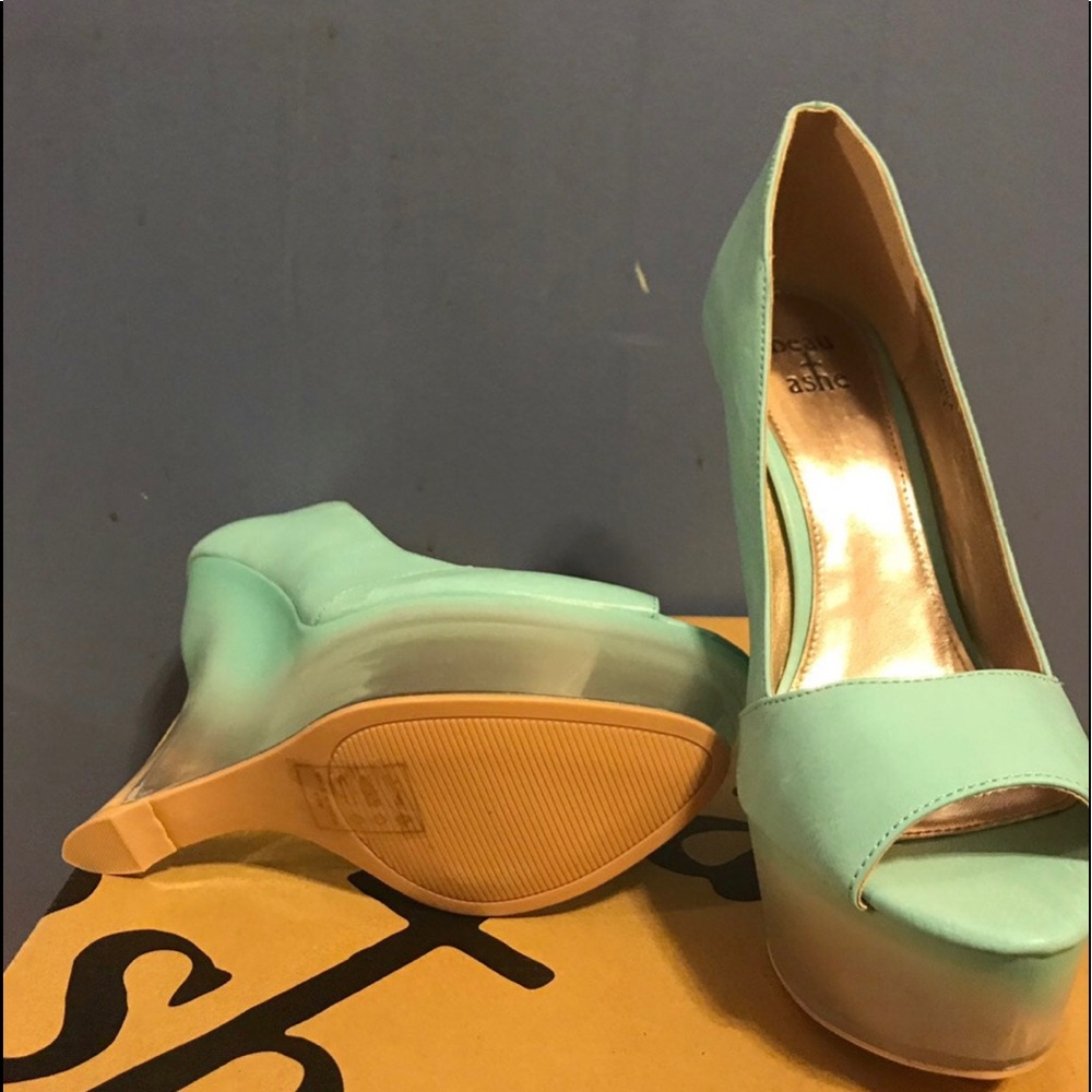 Open Tie Mint Green Wedge Heels Size 8 New still in box Never Worn 4 inch Heel